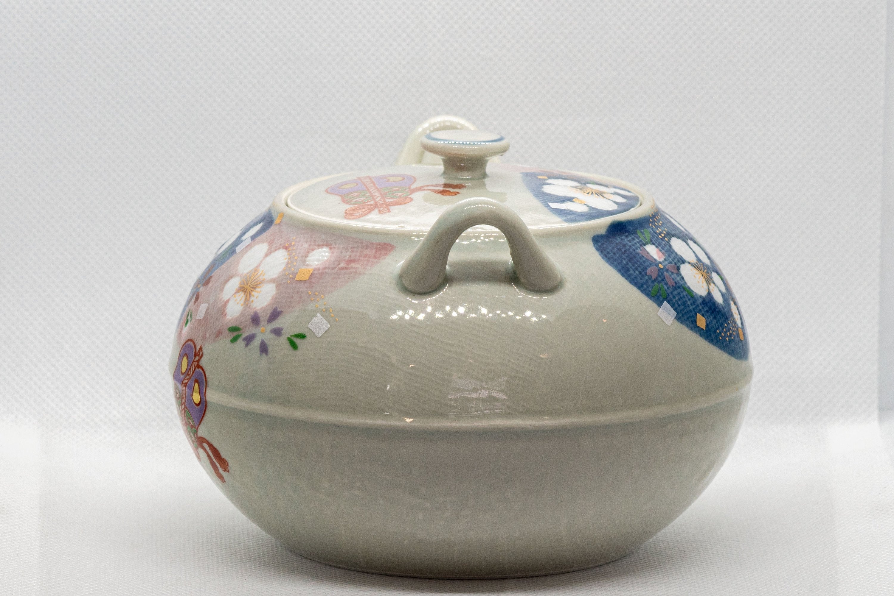 Japanese Dobin - Arita-yaki Teapot with Spring Flower Motifs - 630ml