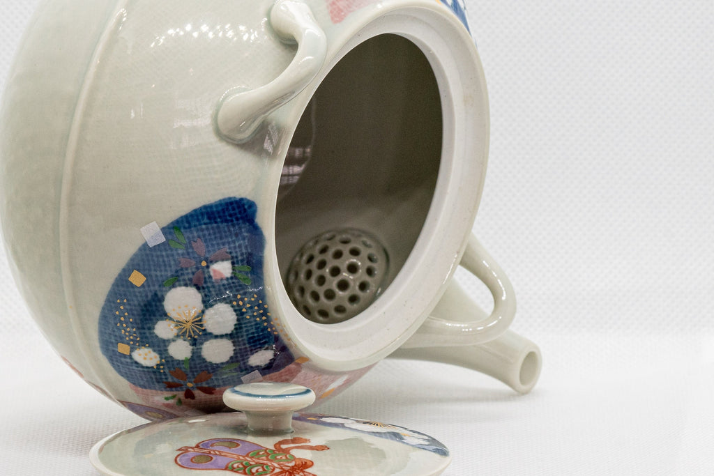Japanese Dobin - Arita-yaki Teapot with Spring Flower Motifs - 630ml