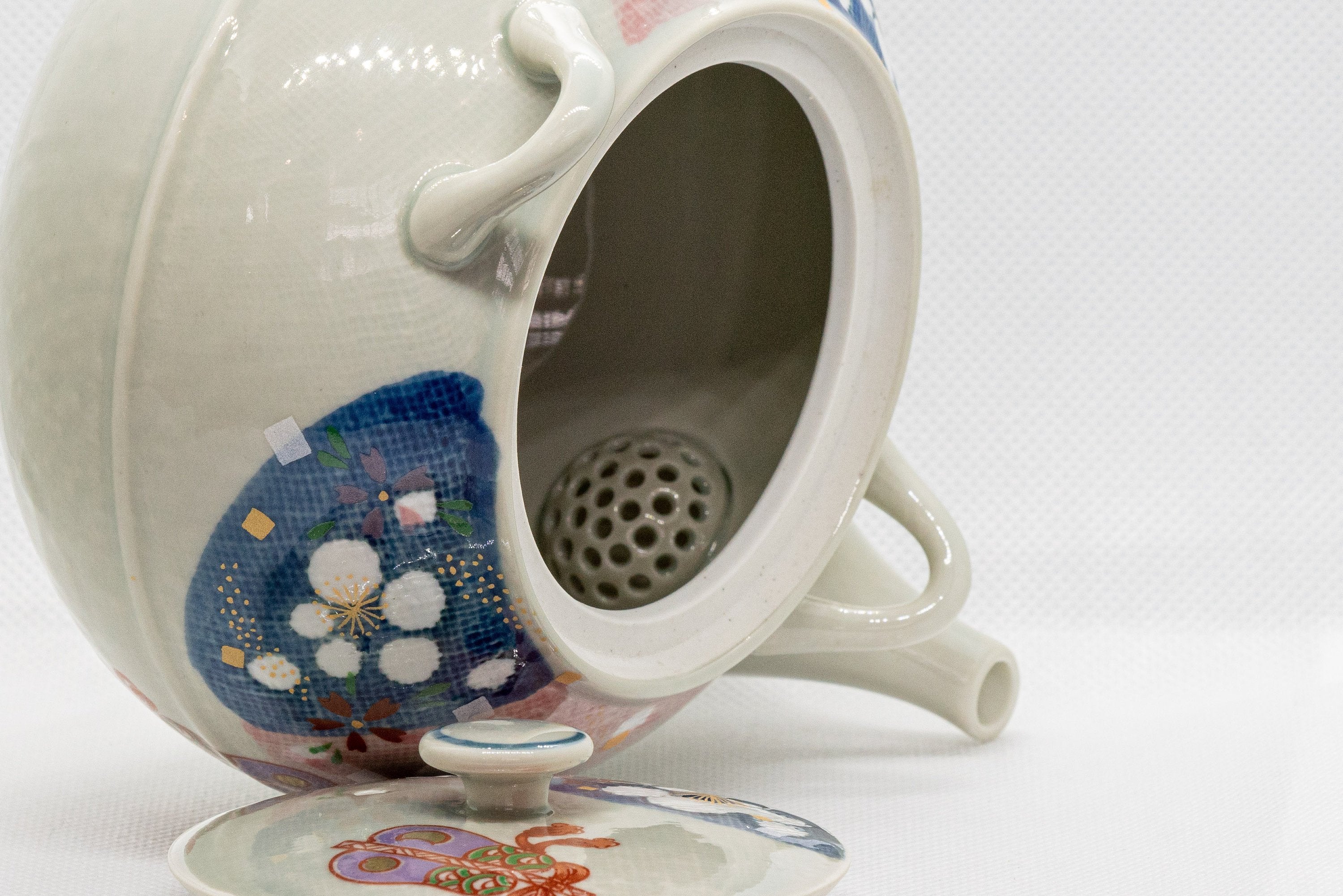Japanese Dobin - Arita-yaki Teapot with Spring Flower Motifs - 630ml
