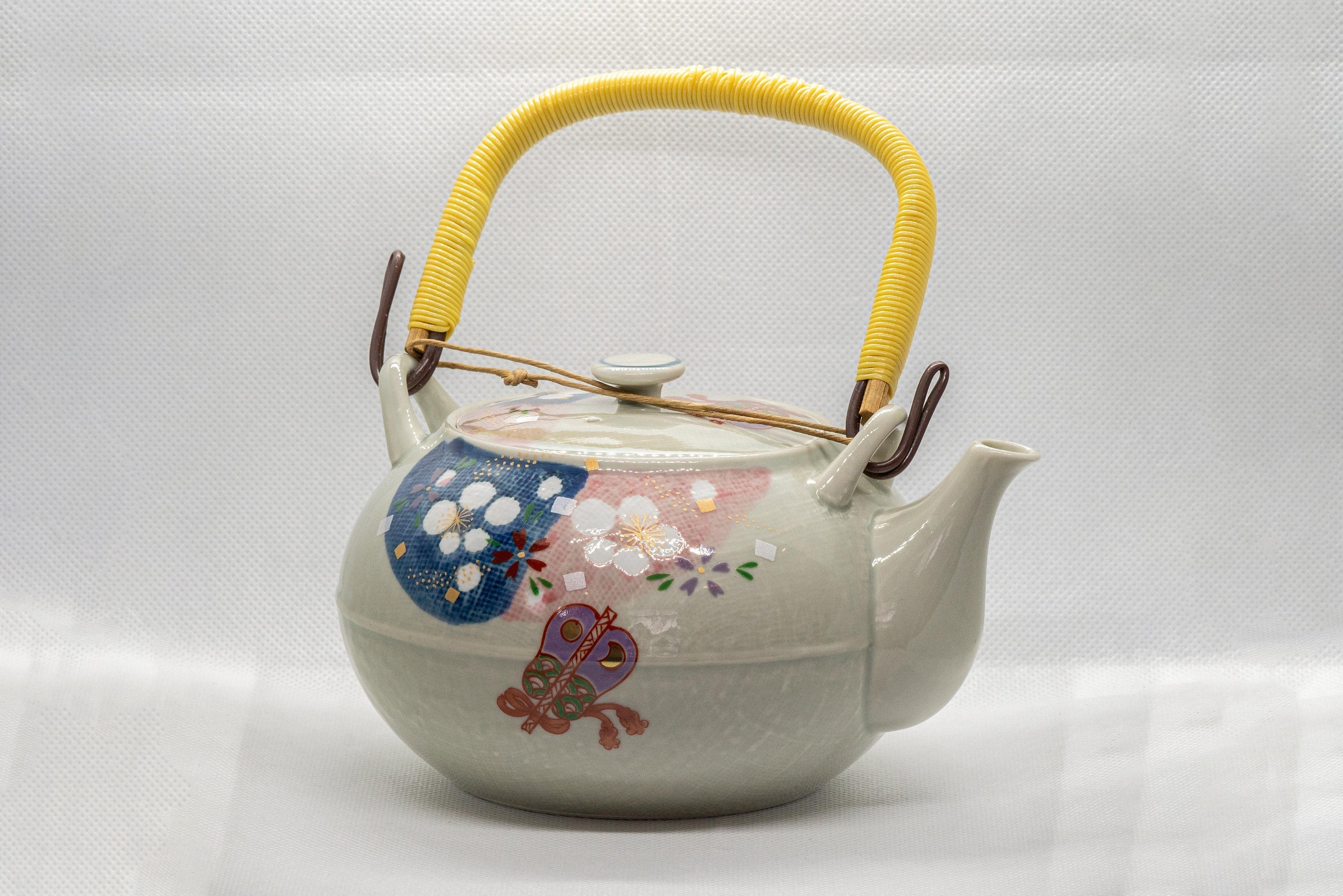 Japanese Dobin - Arita-yaki Teapot with Spring Flower Motifs - 630ml