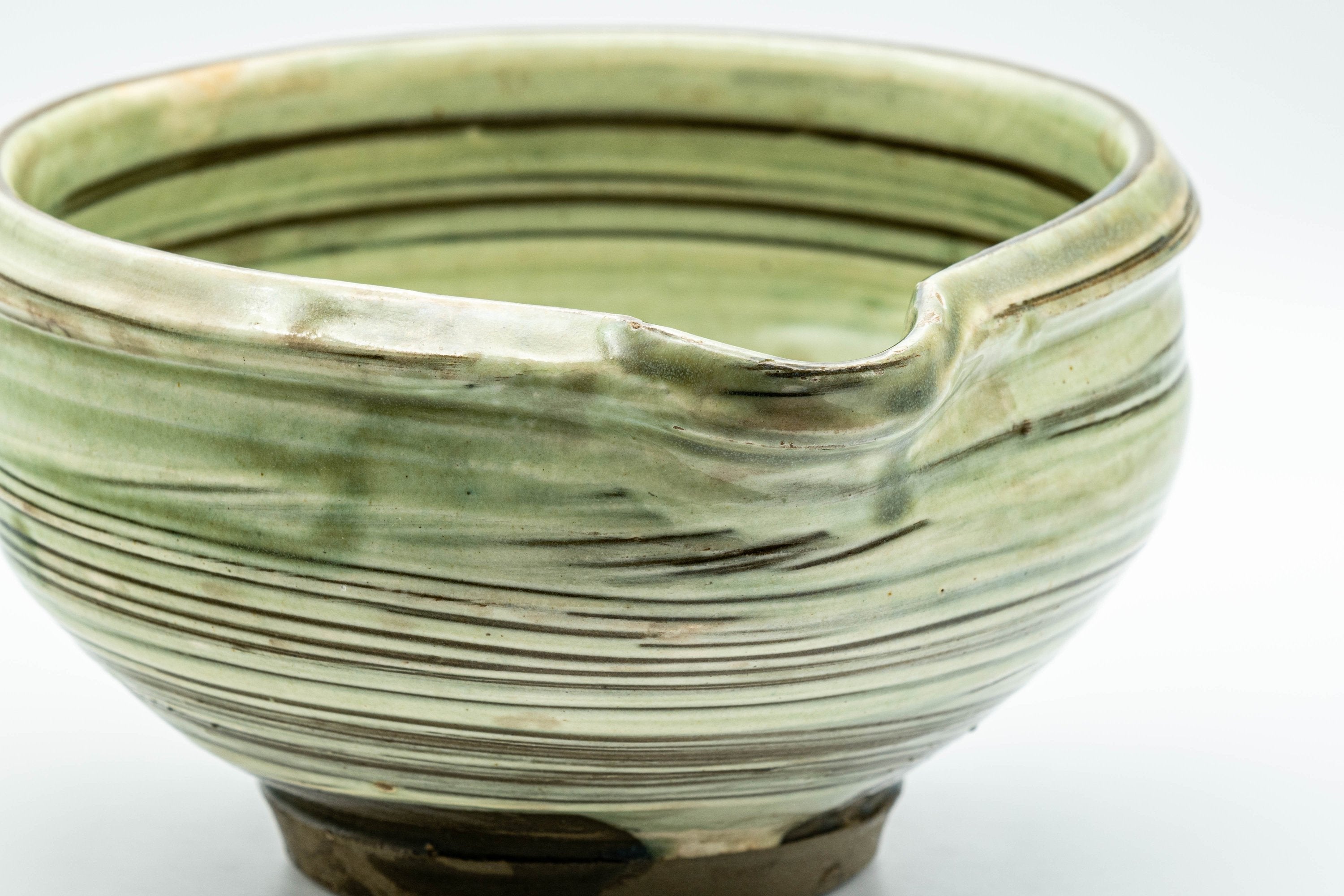 Japanese Katakuchi - Large Brush Glazed Spouted Matcha Bowl - 700ml