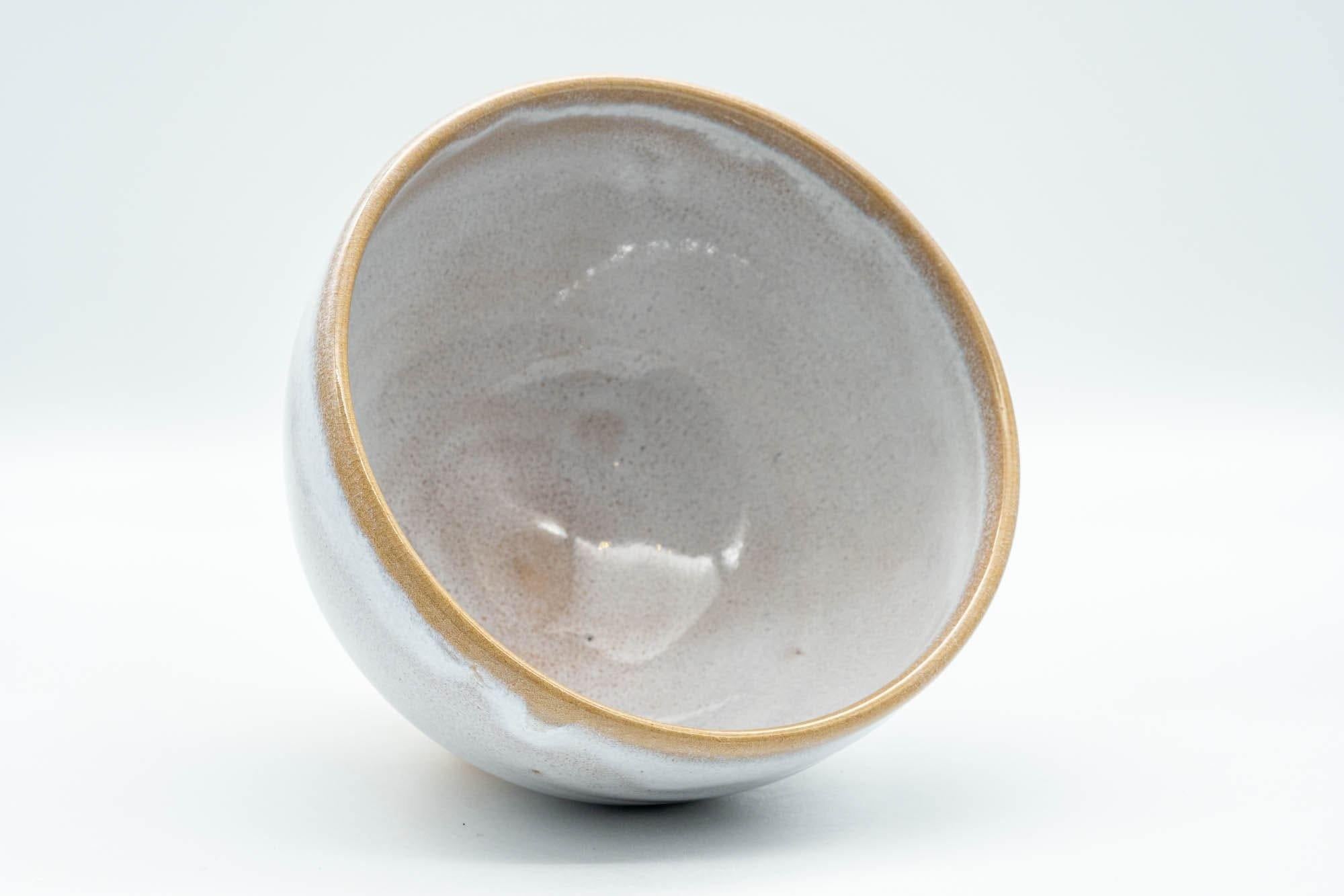Japanese Matcha Bowl - 渓流山 Beige and Milky White Glazed Chawan - 450ml