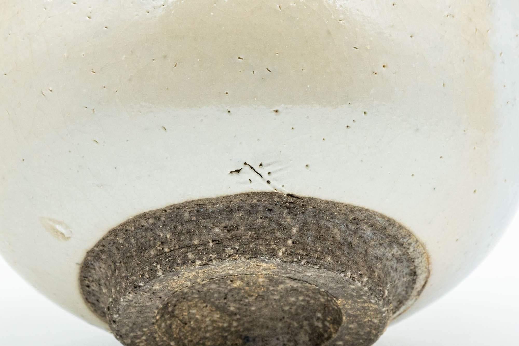 Japanese Matcha Bowl - White Textured Shino Drip-Glazed Wan-nari Chawan - 400ml