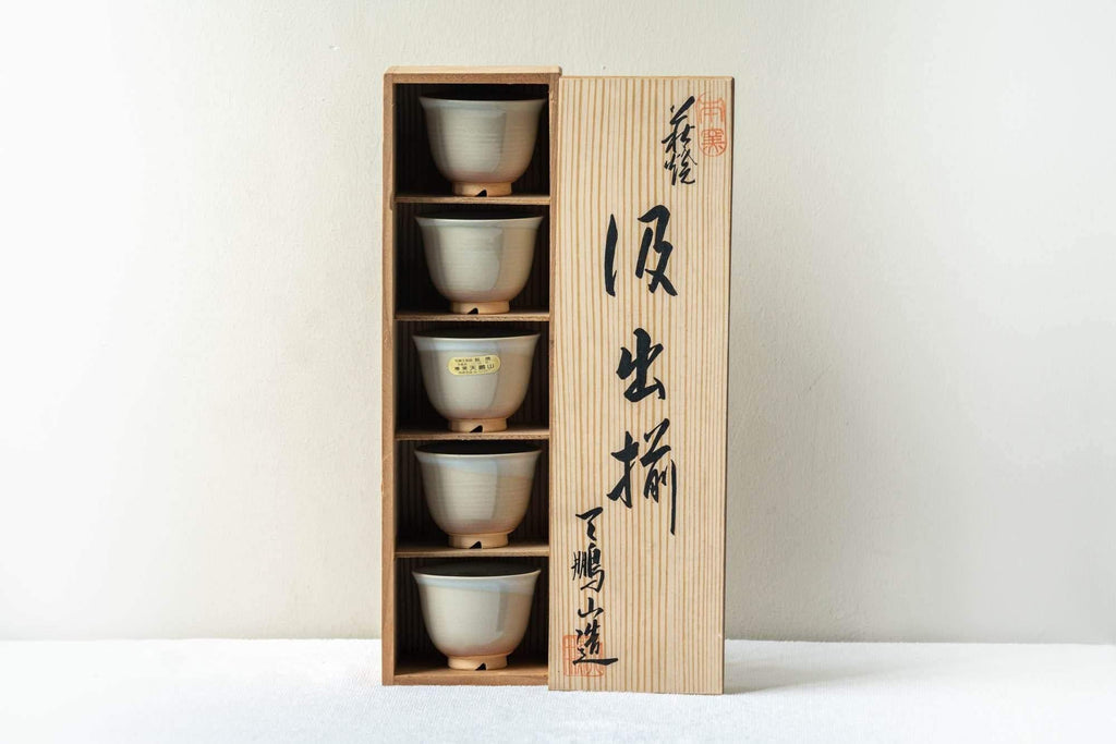 Japanese Teacup Set - 椿窯, 天鵬山 Tsubaki Kiln - 5 Beige and White Glazed Hagi-yaki Yunomi in Wooden Box - 75ml