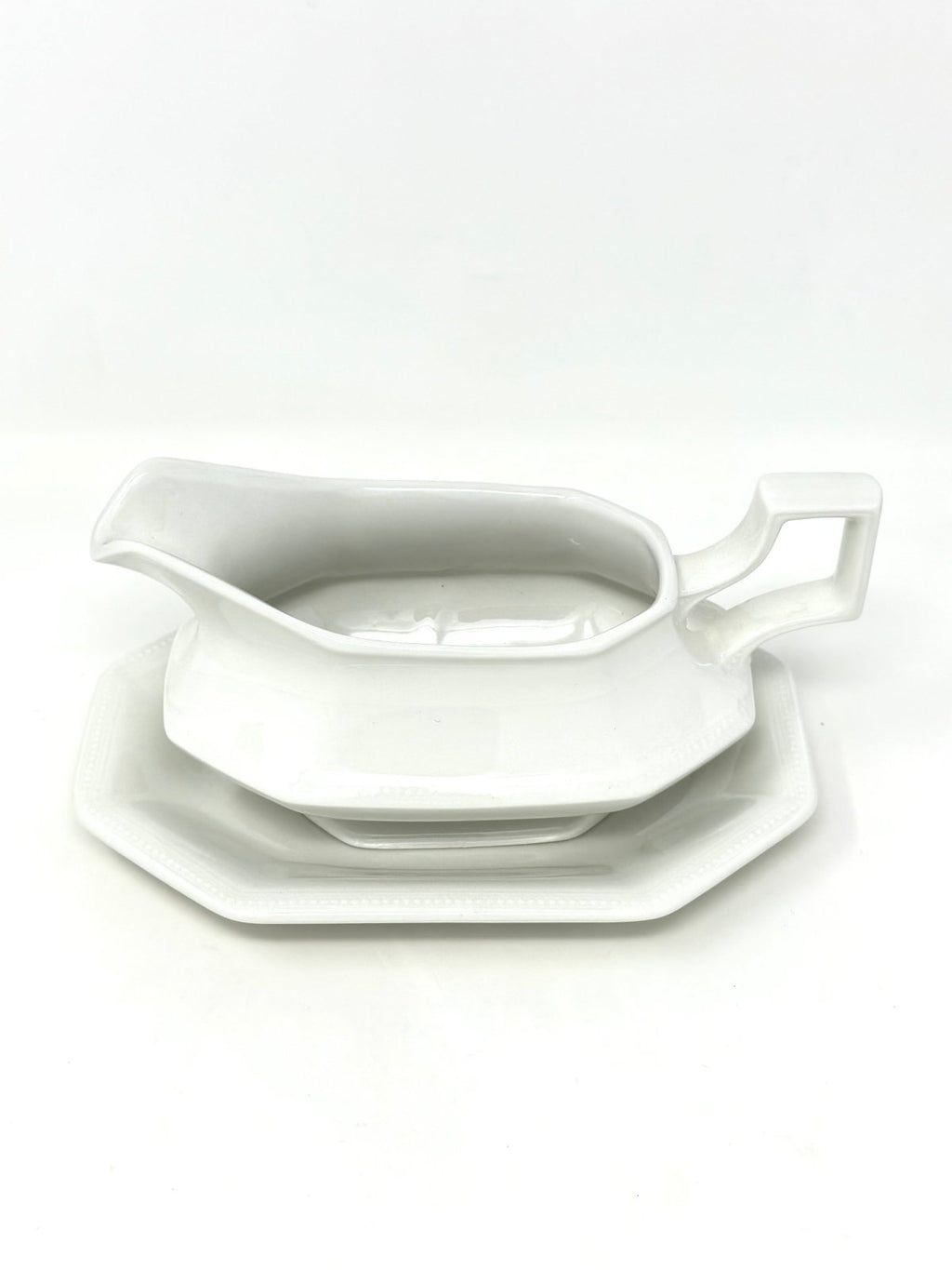 JOHNSON BROTHERS HERITAGE WHITE GRAVY BOAT & STAND