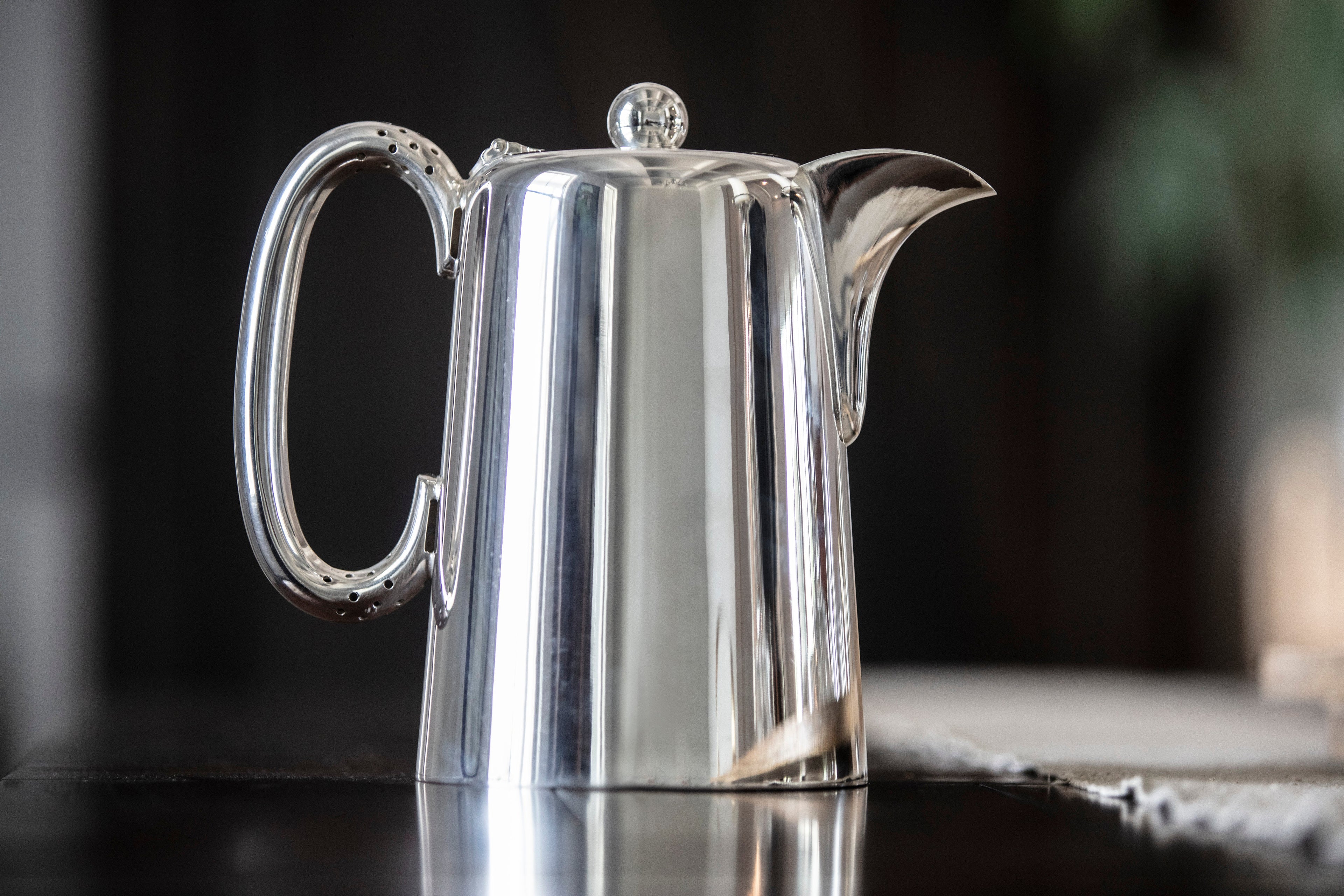 Hôtel Silver Vintage Pitcher