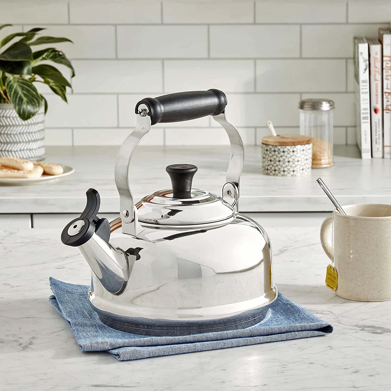 Le Creuset Stainless Steel Classic Whistling Kettle