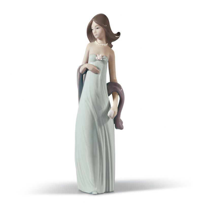 Lladró Ingenue Woman Figurine
