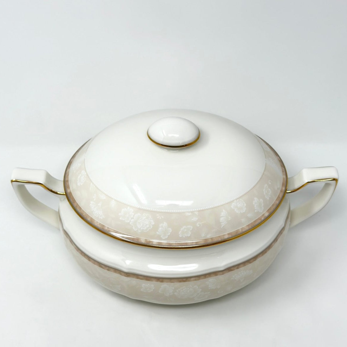 Noritake Ashland Covered Vegetable Bowl