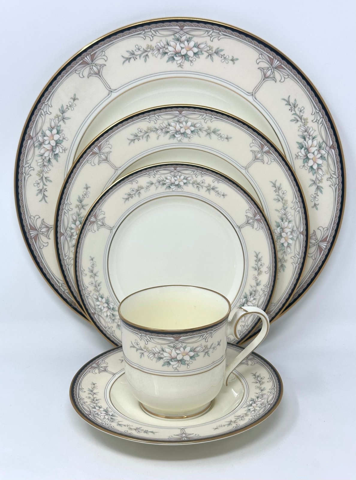 NORITAKE CHURCHILL - 5 PIECE PLACE SETTING