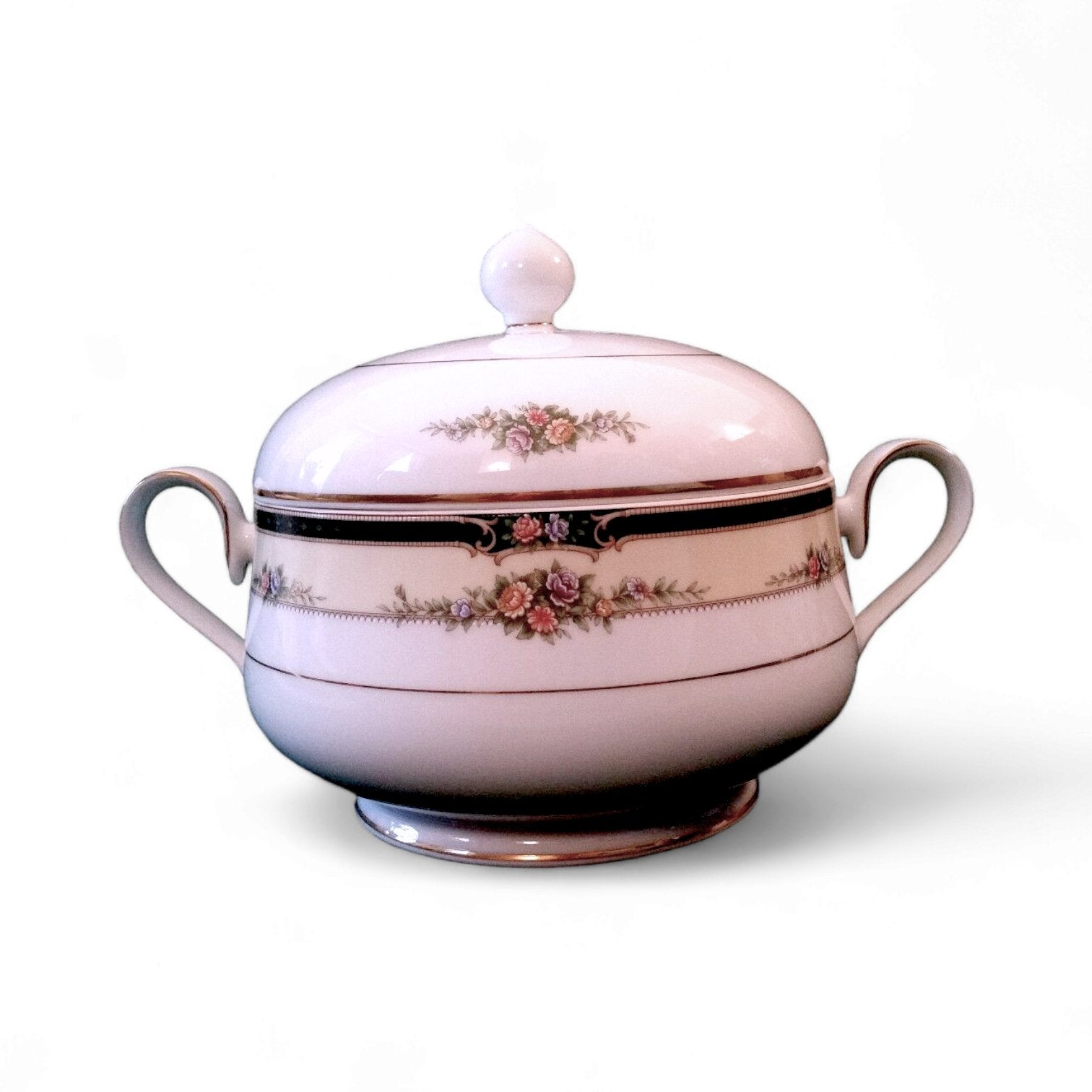 Noritake Darnell Covered Vegetable Bowl