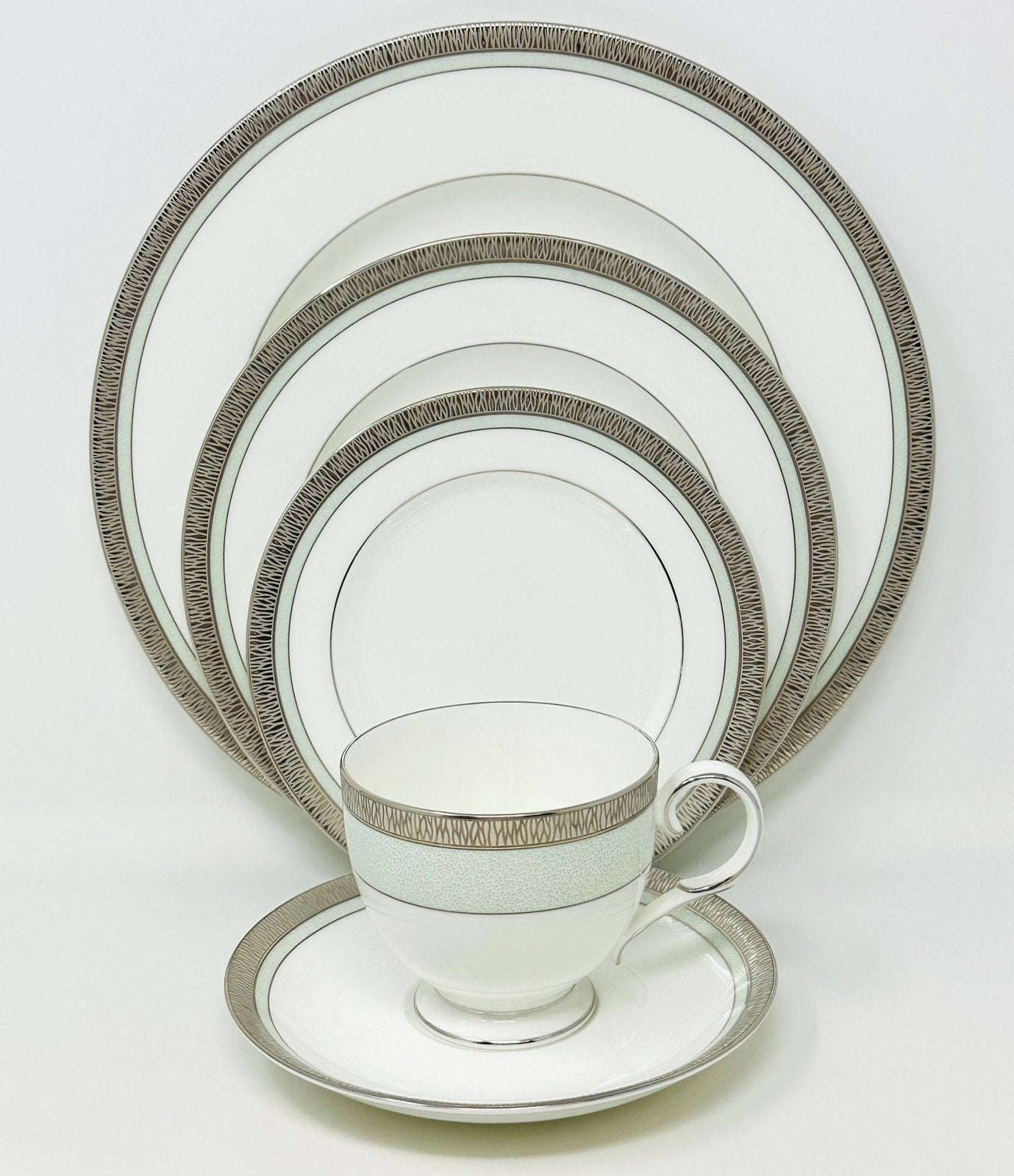 NORITAKE FASCINATION GREEN - 5 PIECE PLACE SETTING