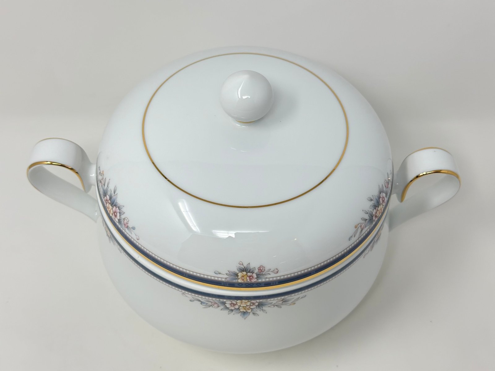 Noritake Ontario Covered Vegetable Bowl