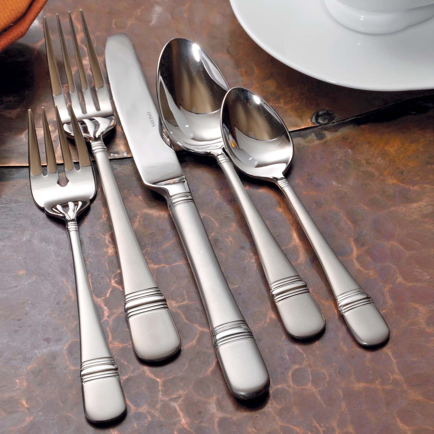 Oneida Satin Astragal  Stainless 5 Piece Place Setting Flatware Set
