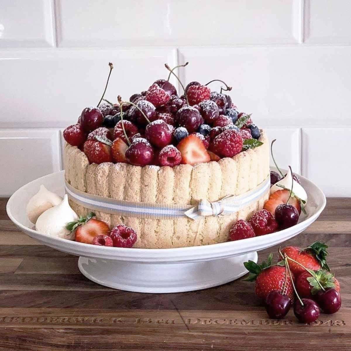 Portmeirion Sophie Conran White 12.75" (33cm) Footed Cake Plate Large