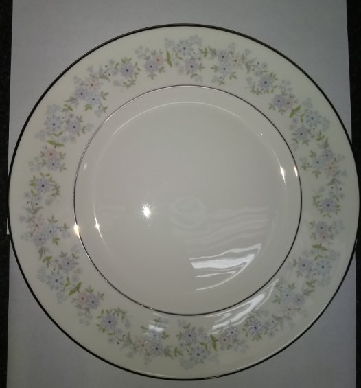 Amersham Dinner Plate by Royal Doulton