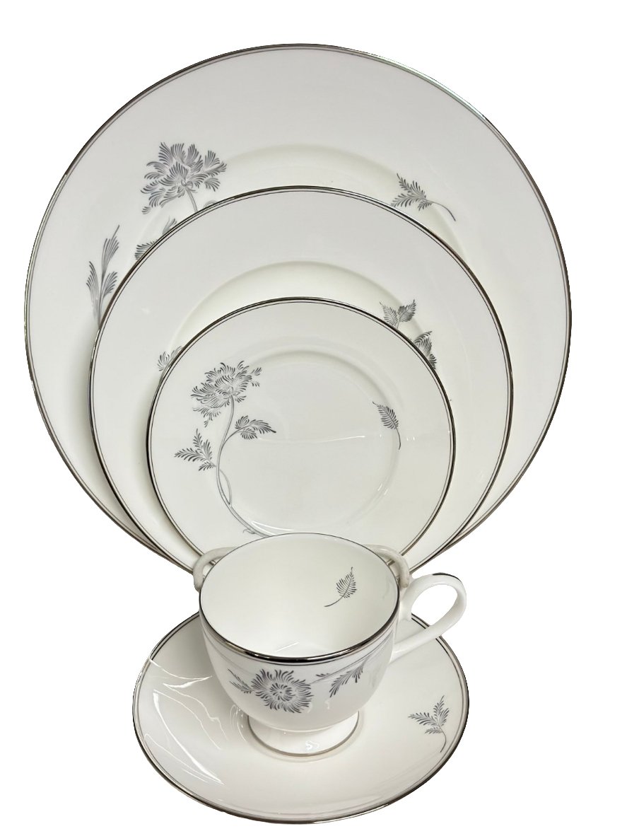 Royal Doulton Allure Platinum - 5 Piece Place Settings