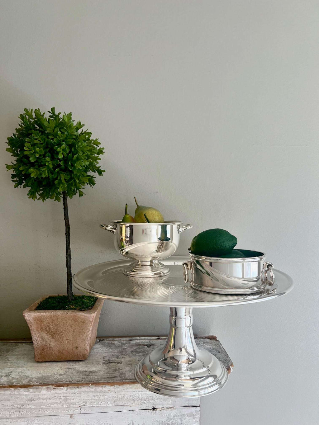Hôtel Silver Vintage 14" Pedestal Cake Stand with Engine Turned Tray