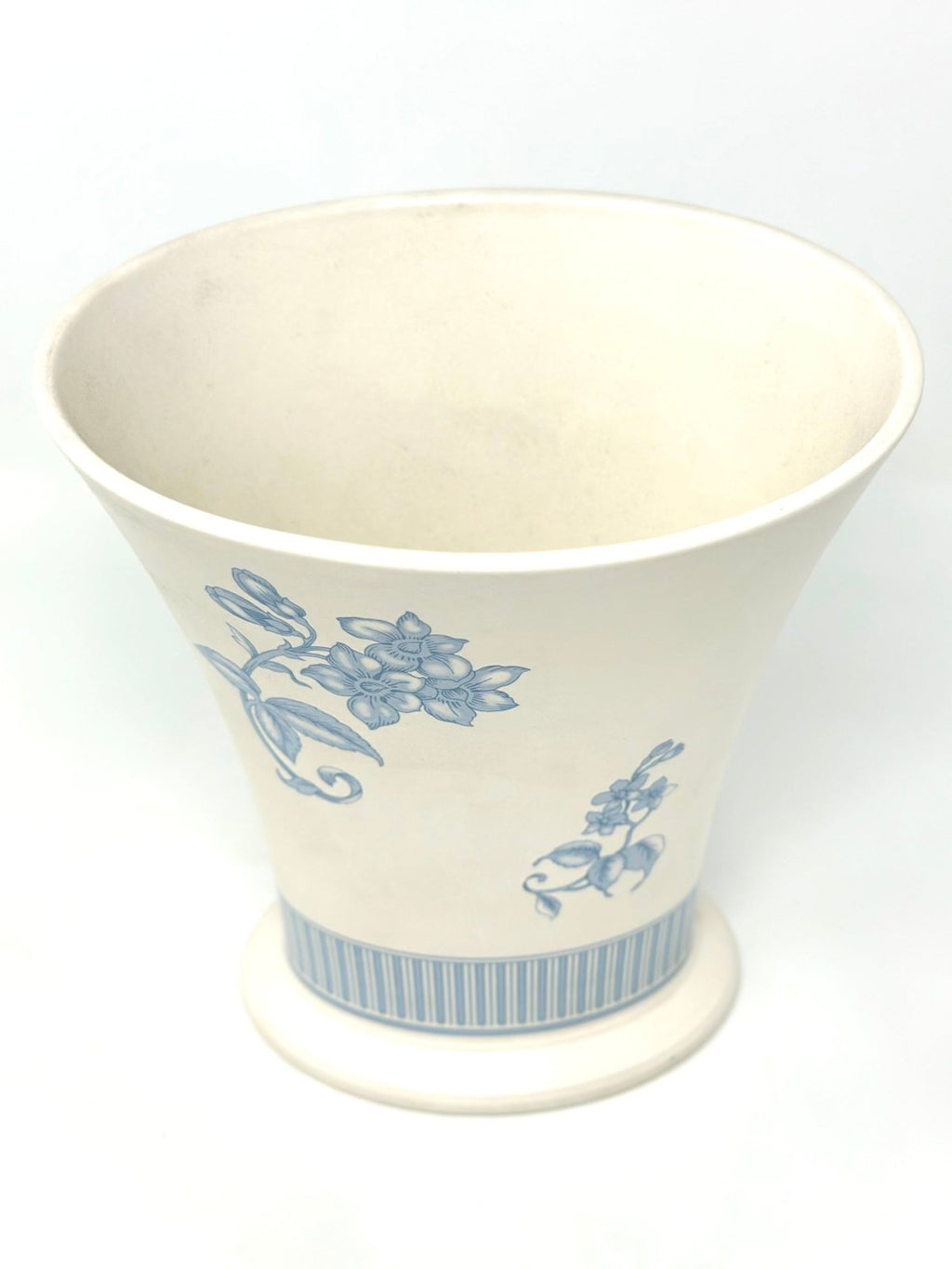 Wedgwood Interiors Cream Spray Oval Vase
