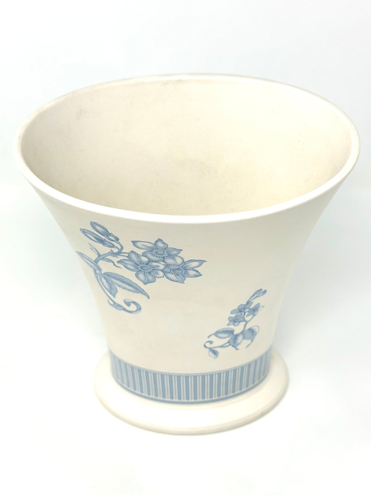 Wedgwood Interiors Cream Spray Oval Vase