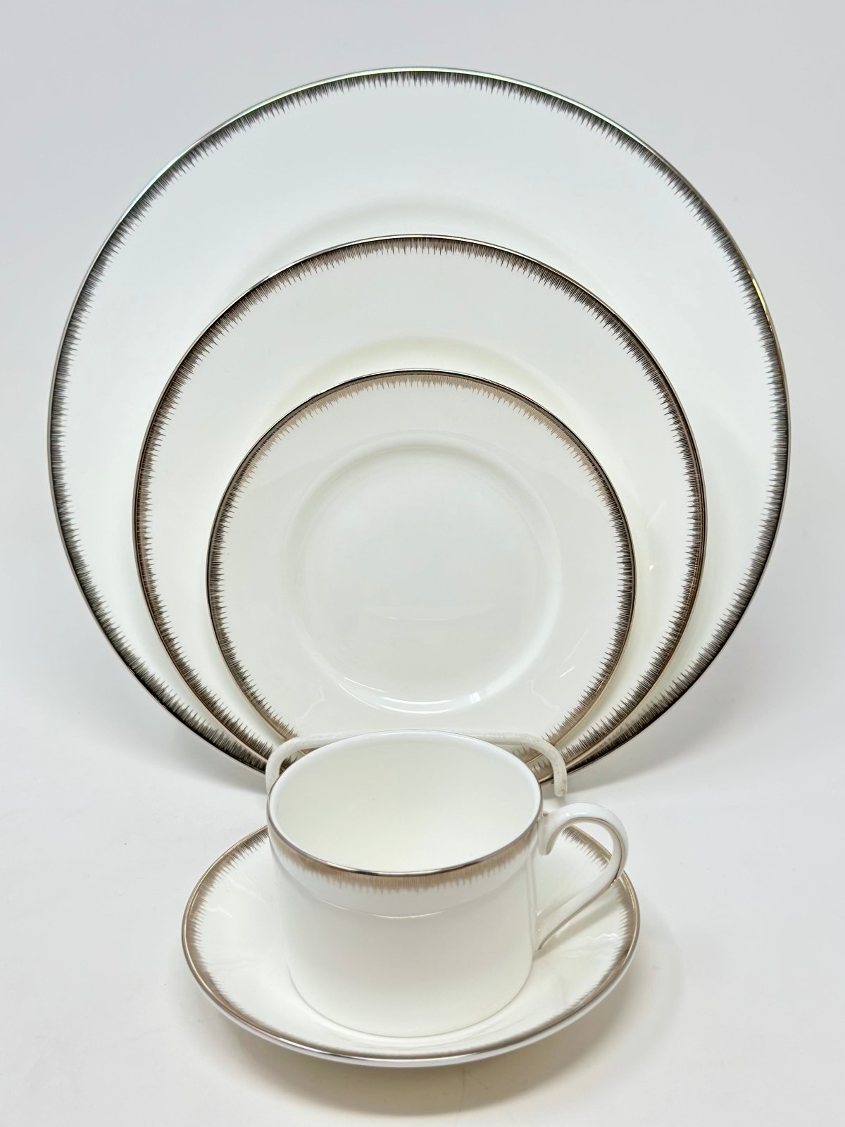 Wedgwood Silver Aster - 5 Piece Place Settings