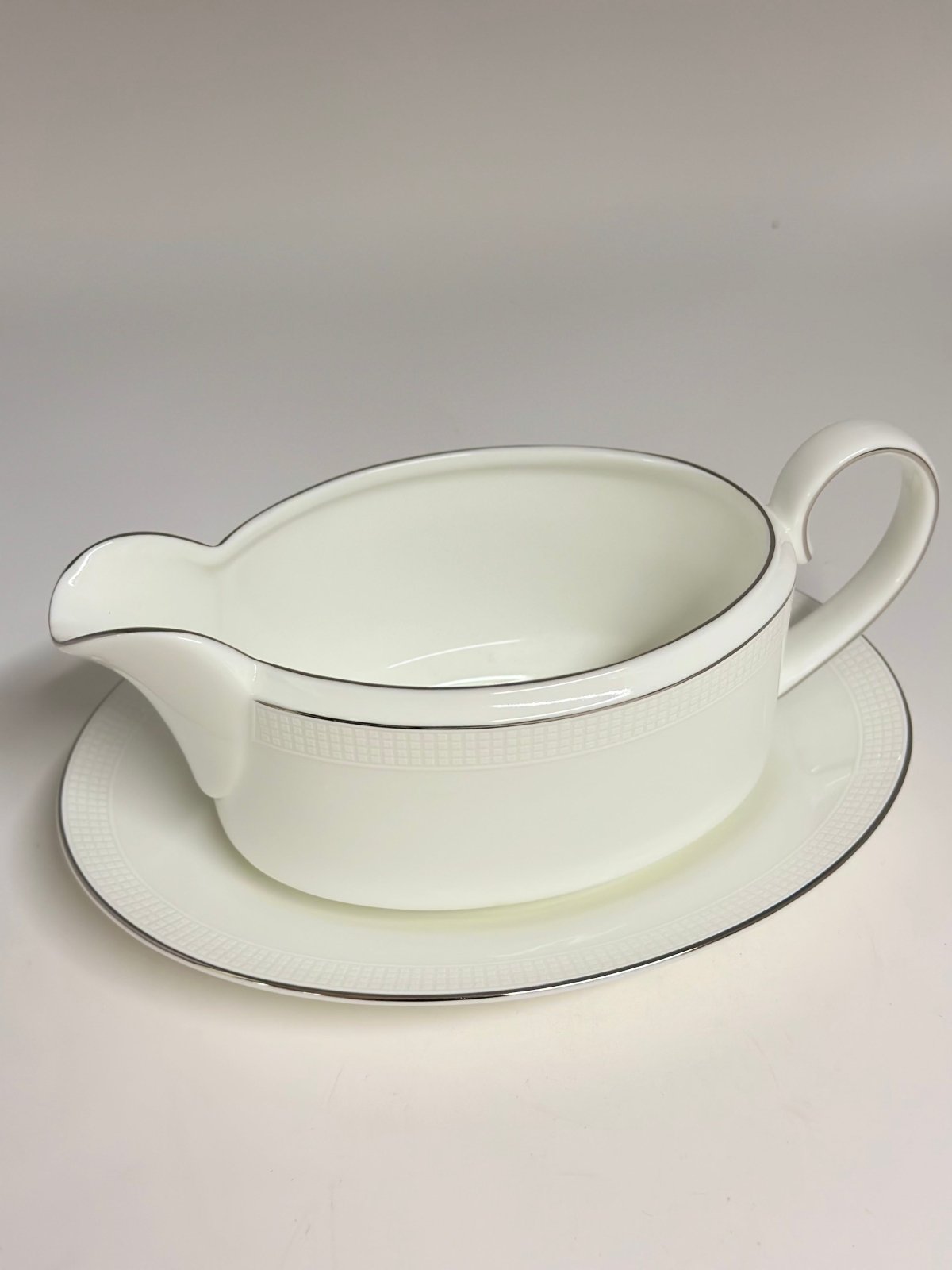 Wedgwood Vera Wang Blanc Sur Blanc Gravyboat with Stand