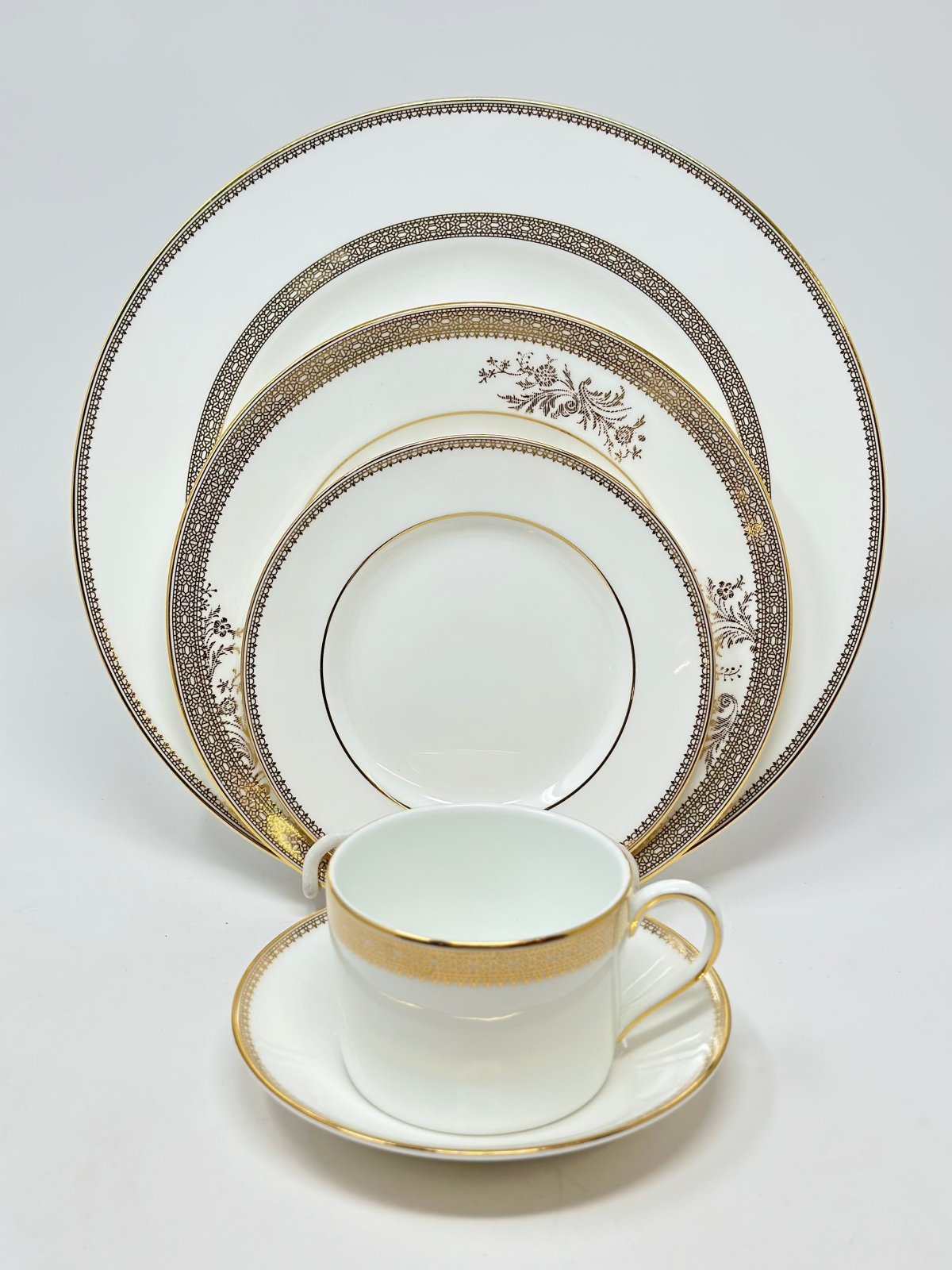 Wedgwood Vera Wang Gold Lace - 5 Piece Place Settings